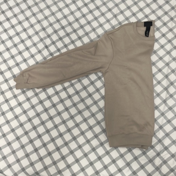 H&M small relaxed fit cream color crewneck - Picture 3 of 4